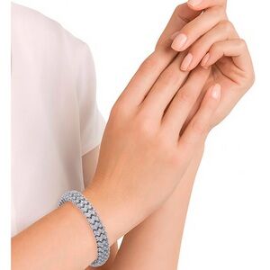 Diamond-Inspired Adjustable Bracelet in Silver-Colored Brass